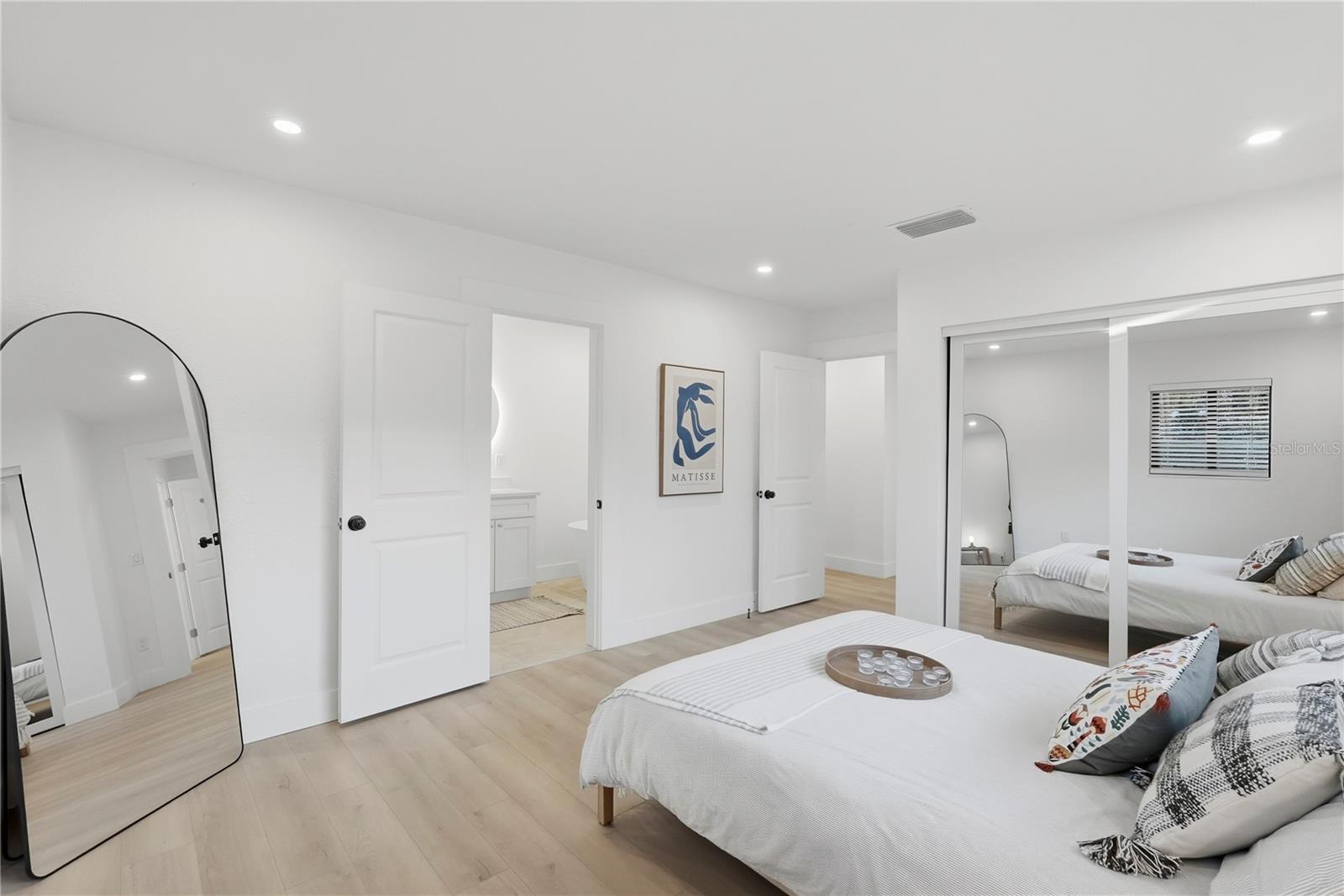 Listing photo id 42 for 2846 Pinellas Point Drive S