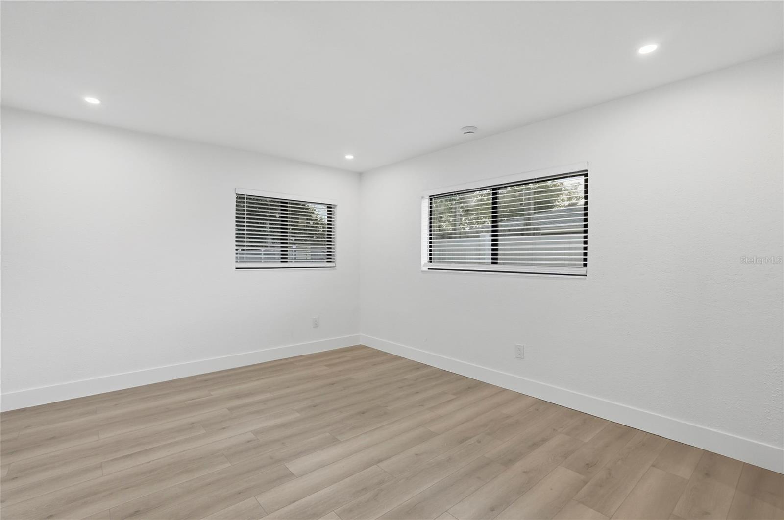 Listing photo id 46 for 2846 Pinellas Point Drive S