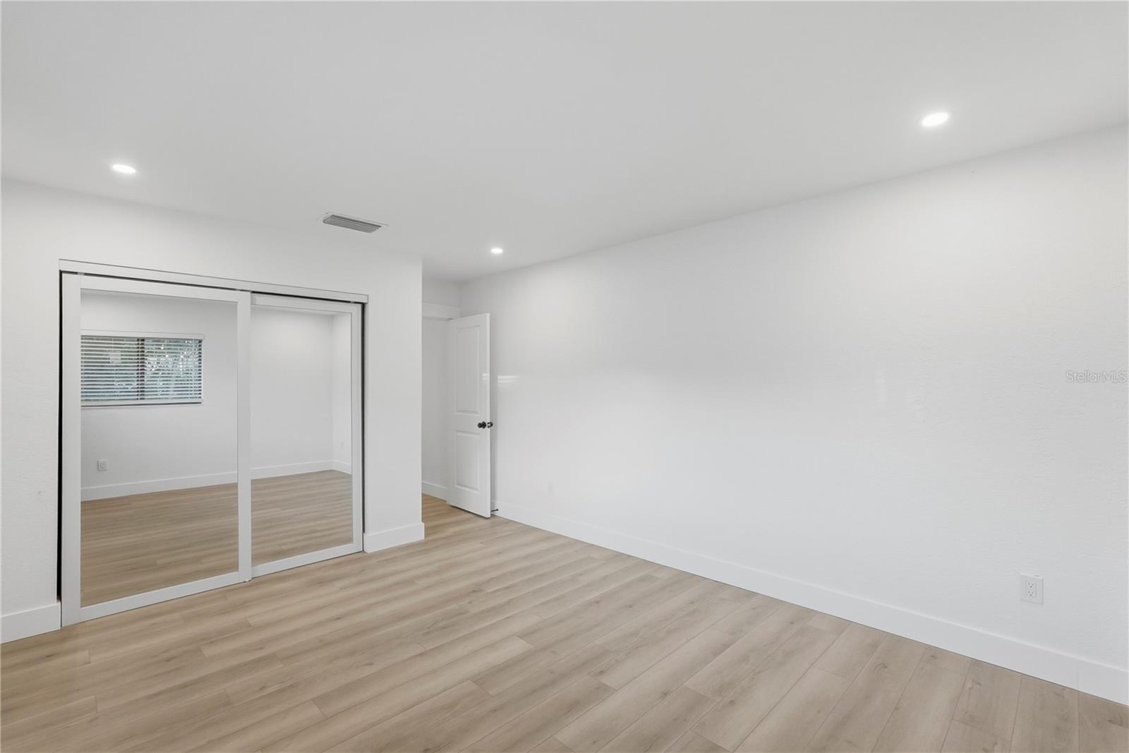 Listing photo id 47 for 2846 Pinellas Point Drive S