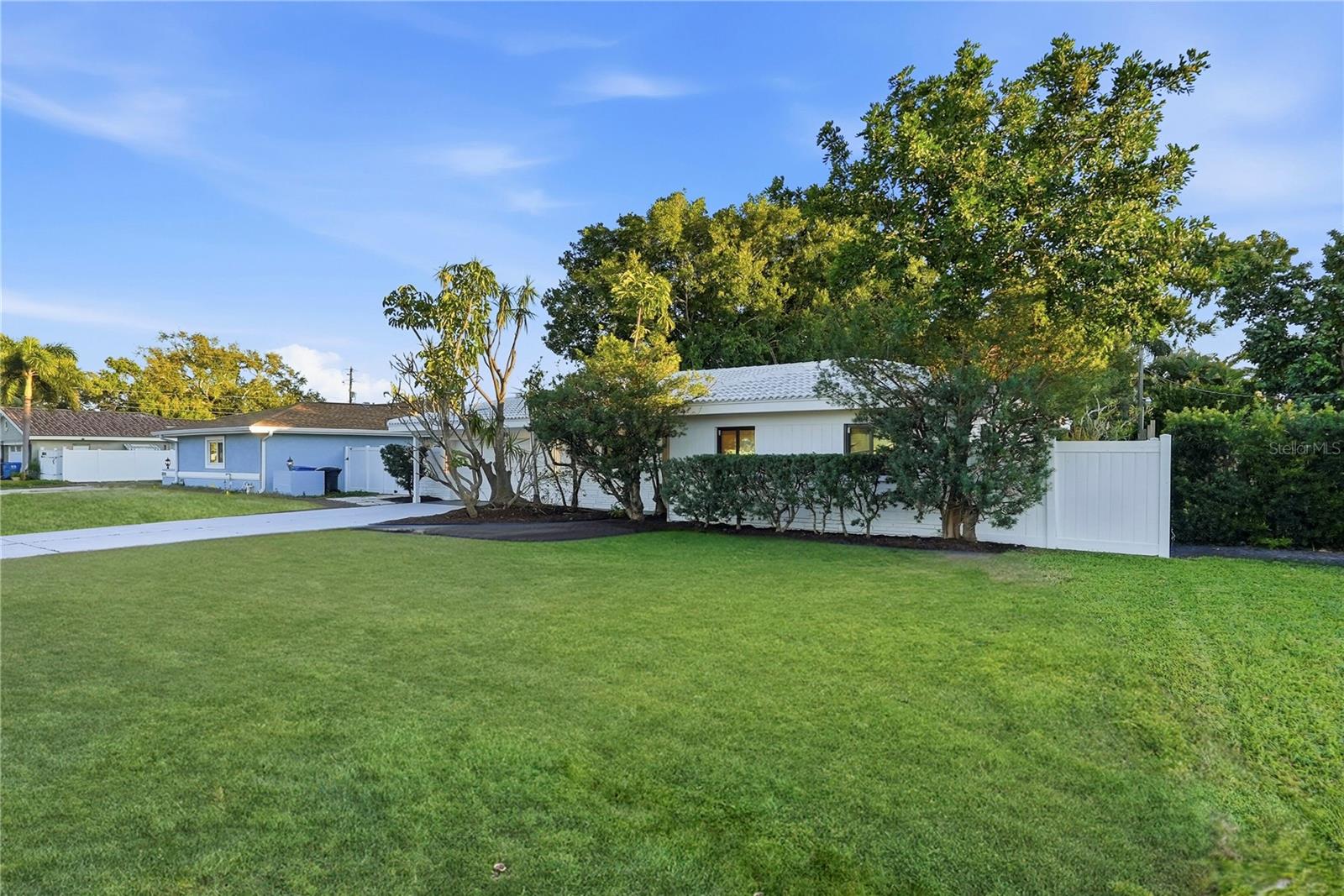 Listing photo id 4 for 2846 Pinellas Point Drive S