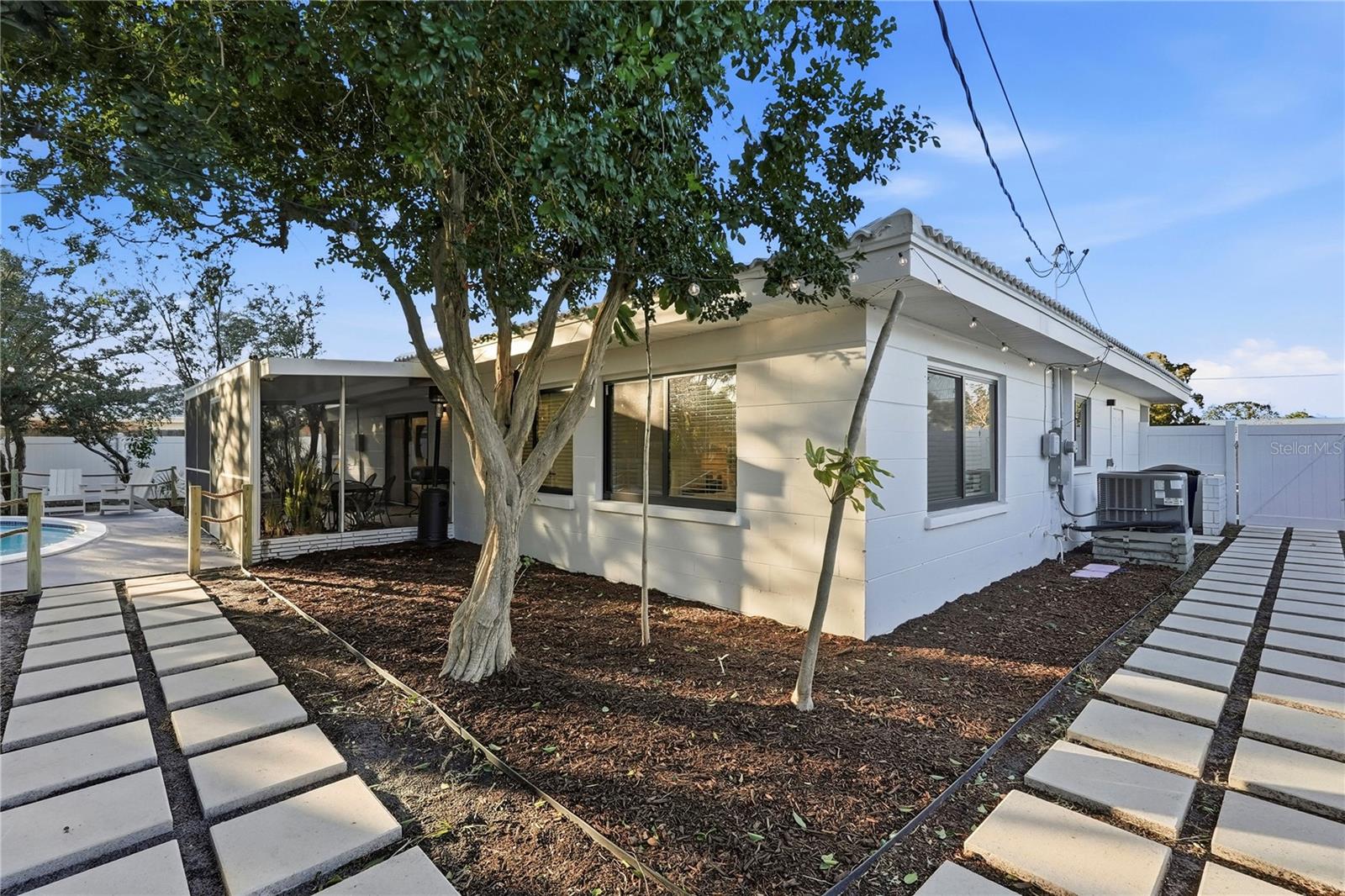 Listing photo id 75 for 2846 Pinellas Point Drive S