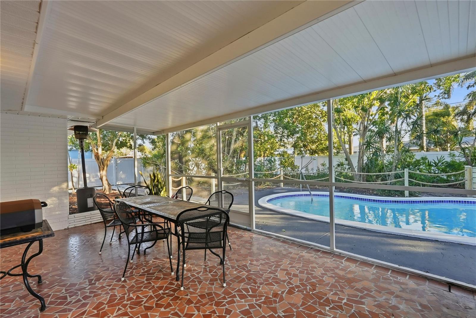 Listing photo id 79 for 2846 Pinellas Point Drive S