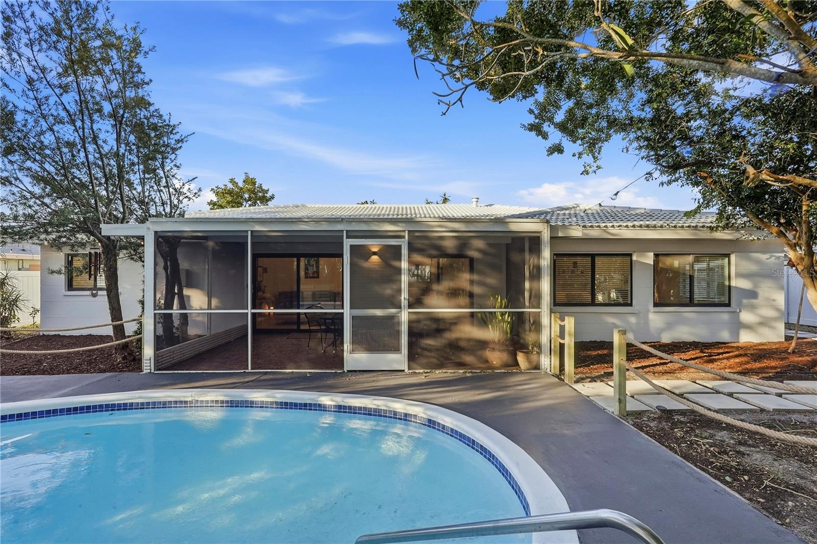 Listing photo id 80 for 2846 Pinellas Point Drive S