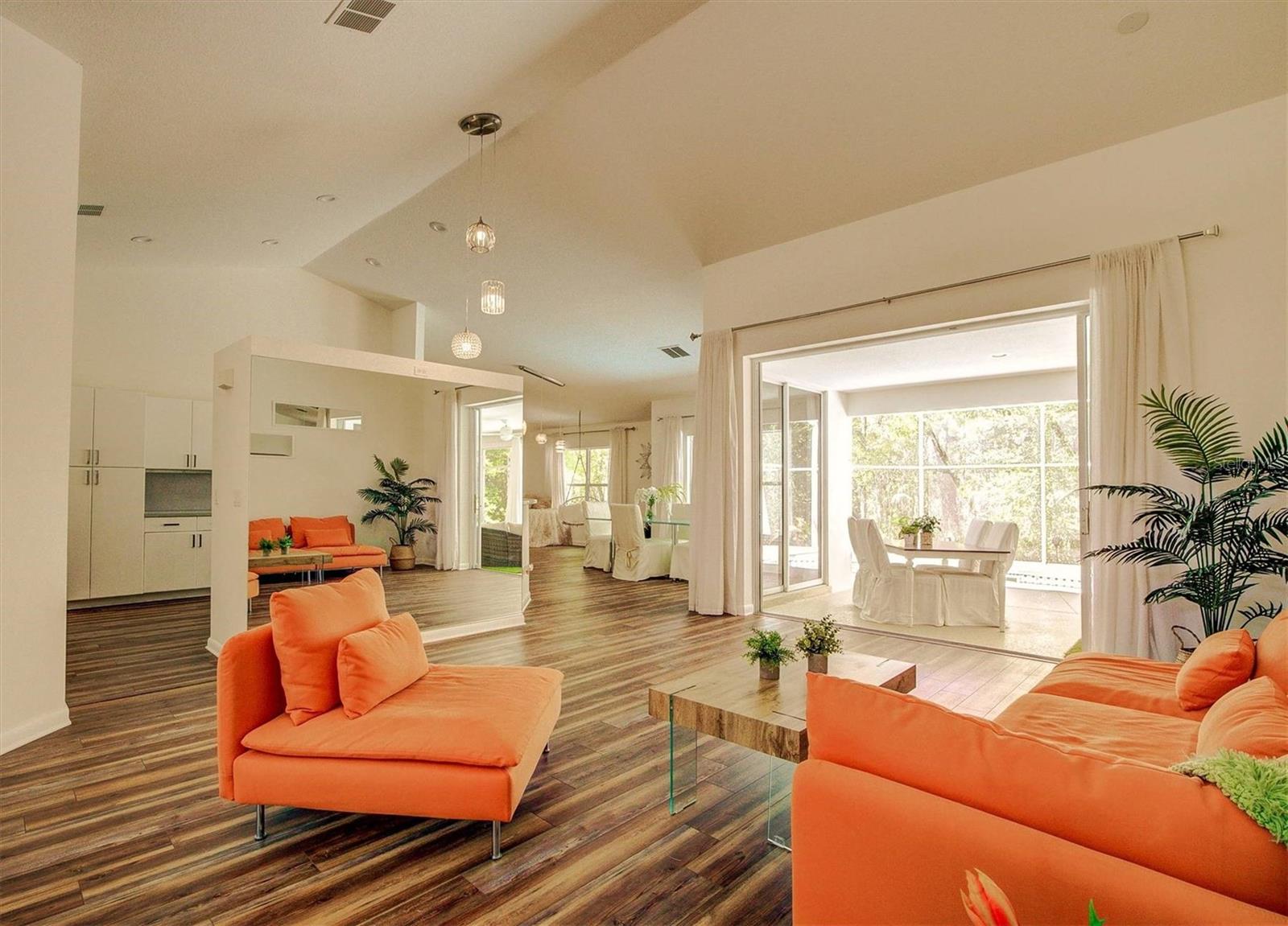 Image 13 of 61 For 14 Carnation Court