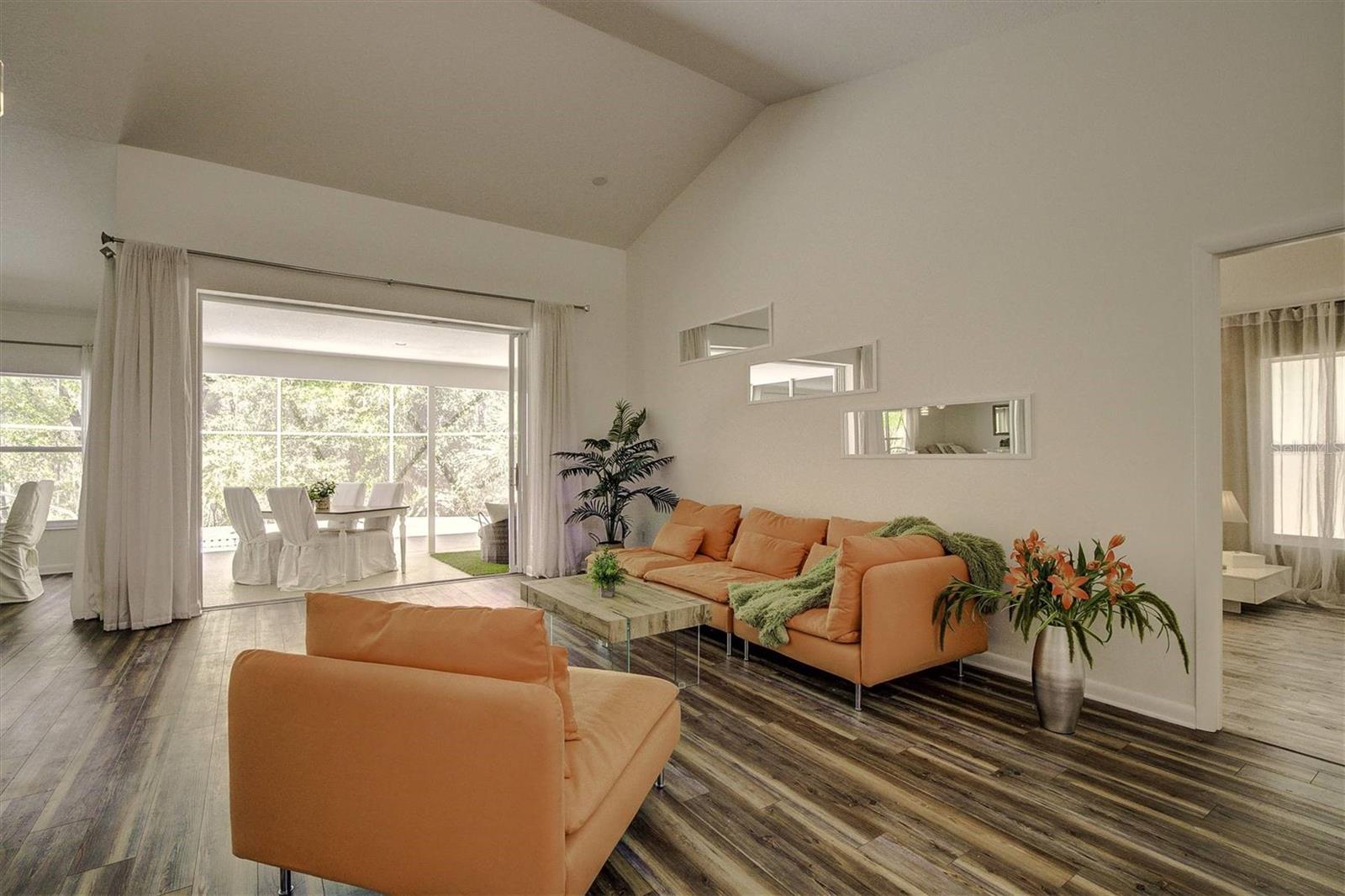 Image 2 of 61 For 14 Carnation Court