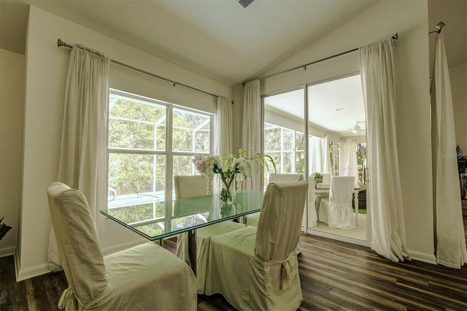 Image 23 of 61 For 14 Carnation Court