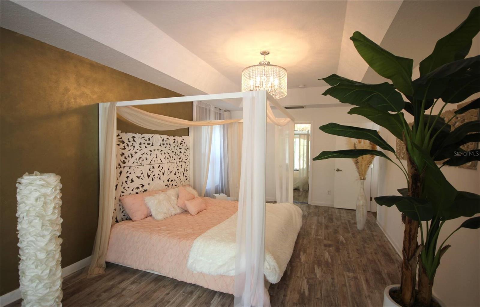 Image 24 of 61 For 14 Carnation Court