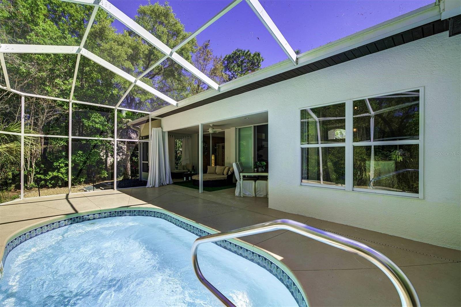 Image 25 of 61 For 14 Carnation Court