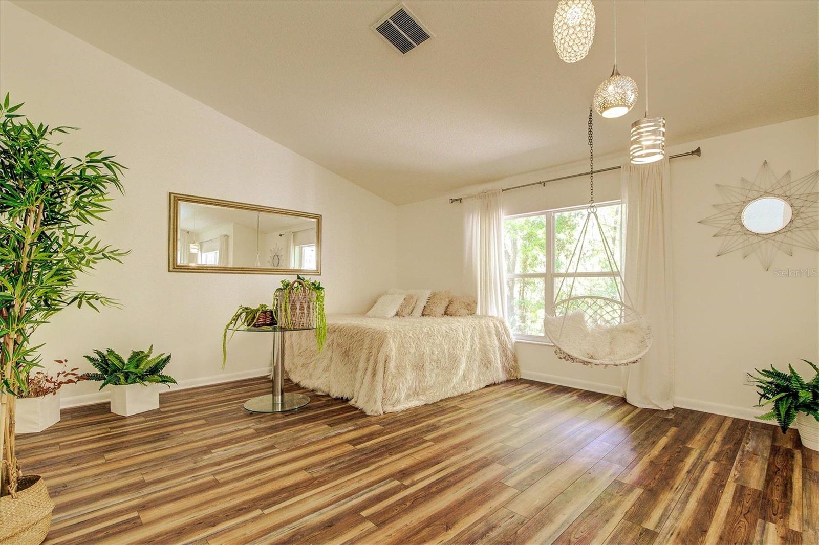 Image 8 of 61 For 14 Carnation Court