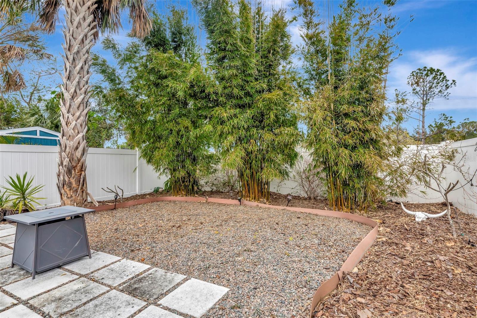 Listing photo id 17 for 851 53rd Terrace N