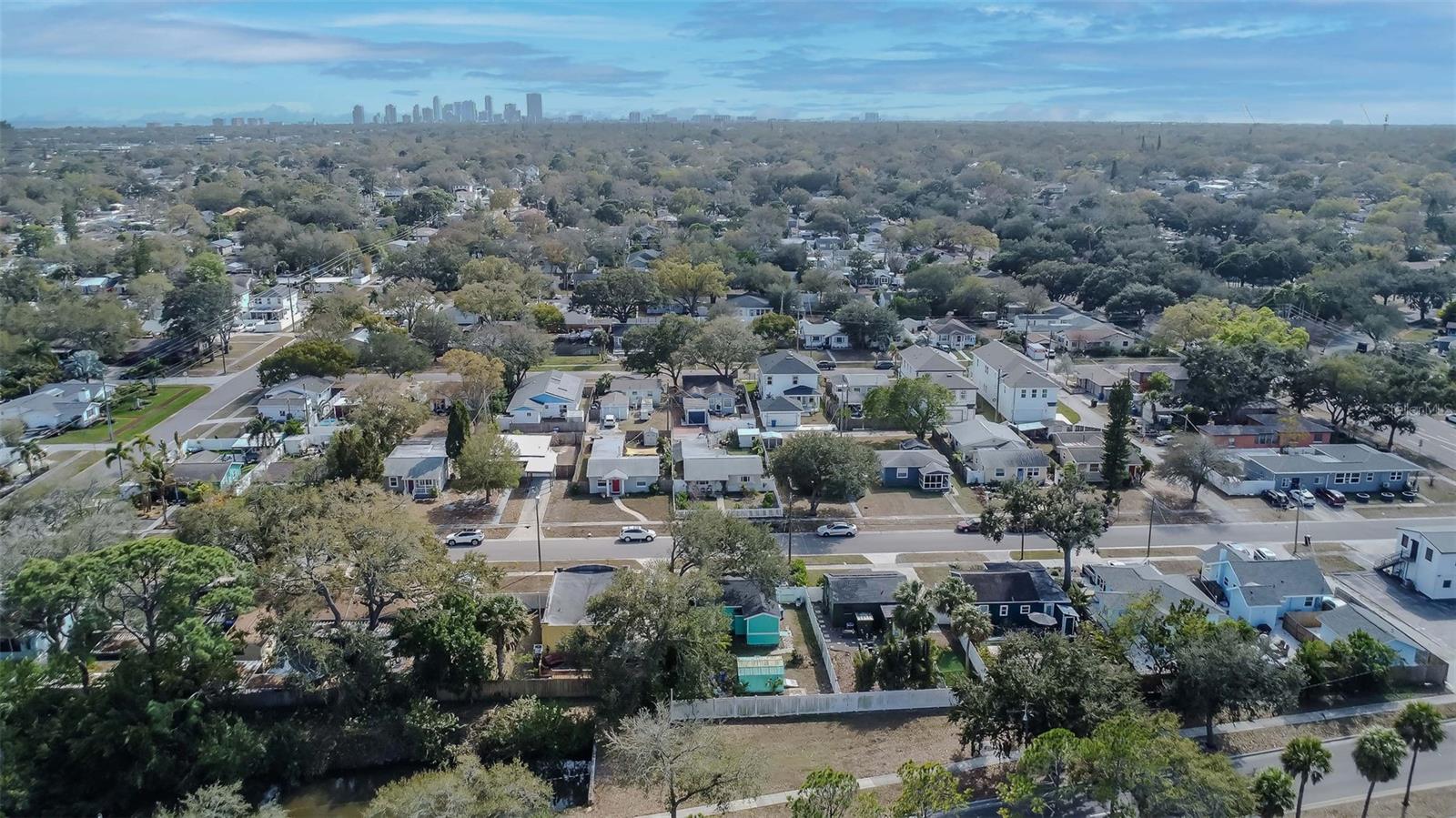 Listing photo id 19 for 851 53rd Terrace N