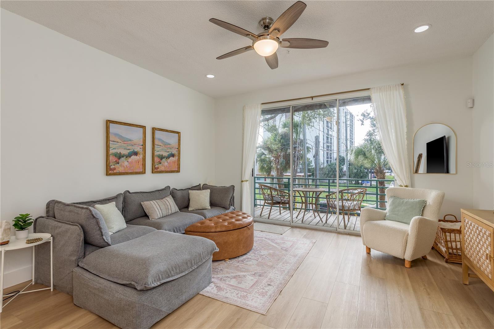 Image 10 of 56 For 320 Island Way 209