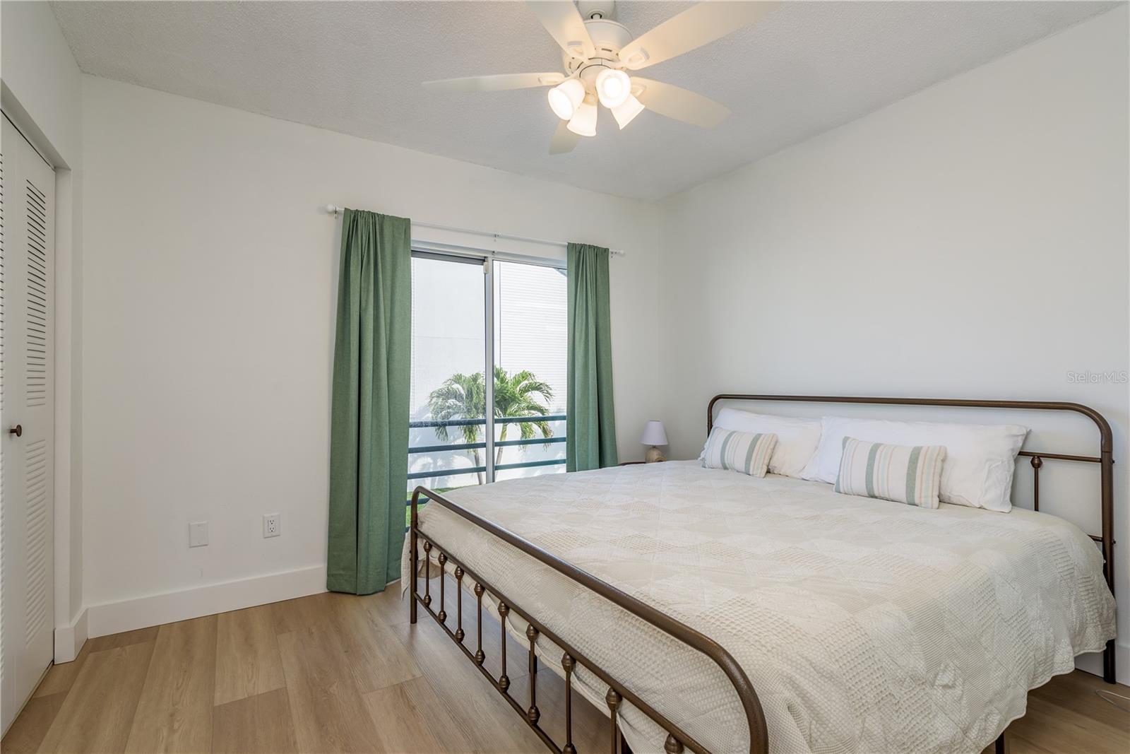 Image 20 of 56 For 320 Island Way 209