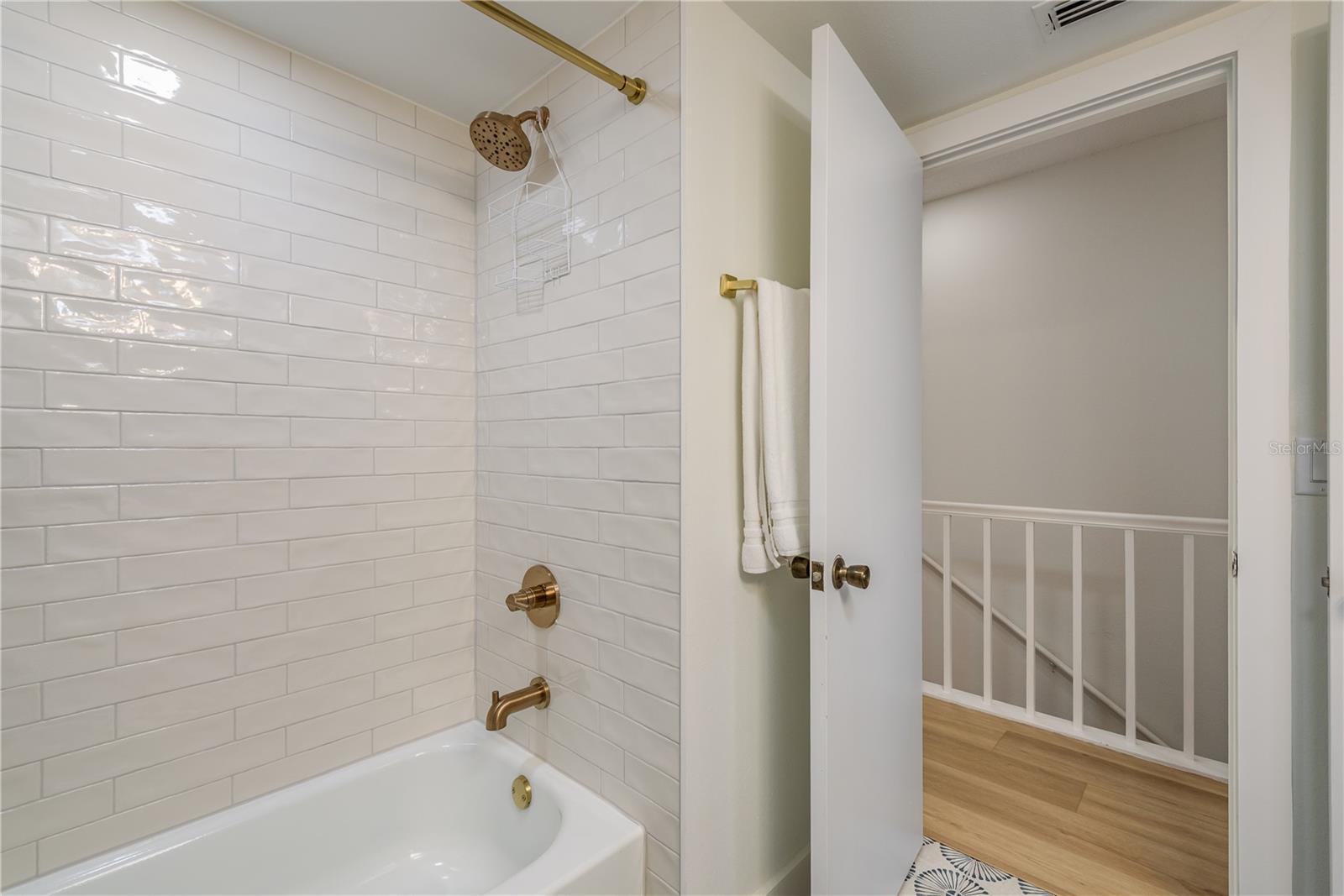 Image 23 of 56 For 320 Island Way 209