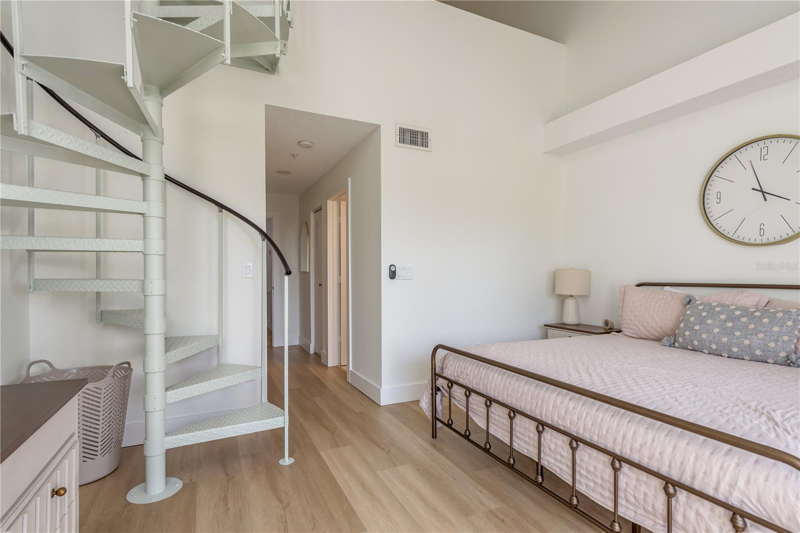 Image 25 of 56 For 320 Island Way 209