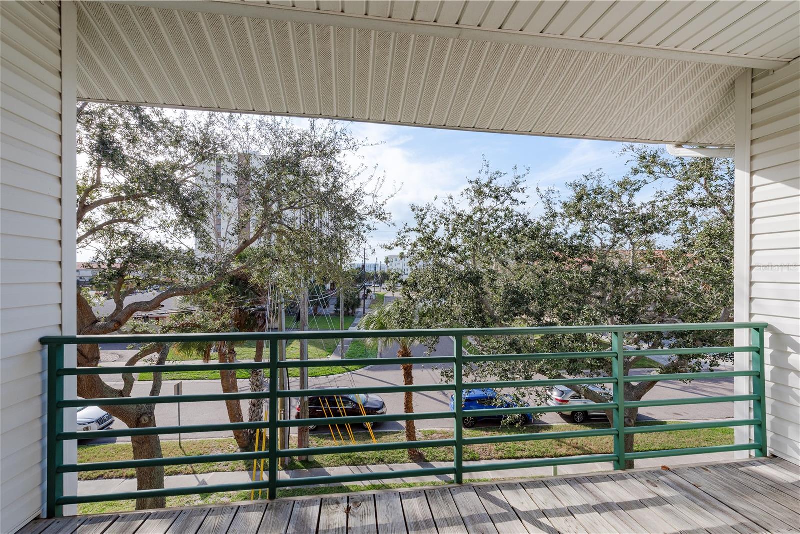 Image 33 of 56 For 320 Island Way 209