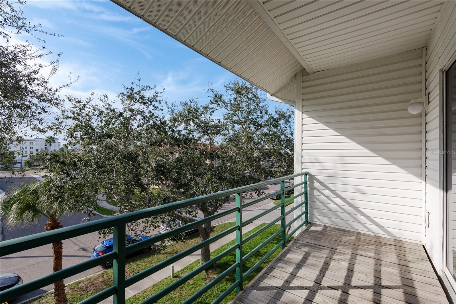 Image 34 of 56 For 320 Island Way 209