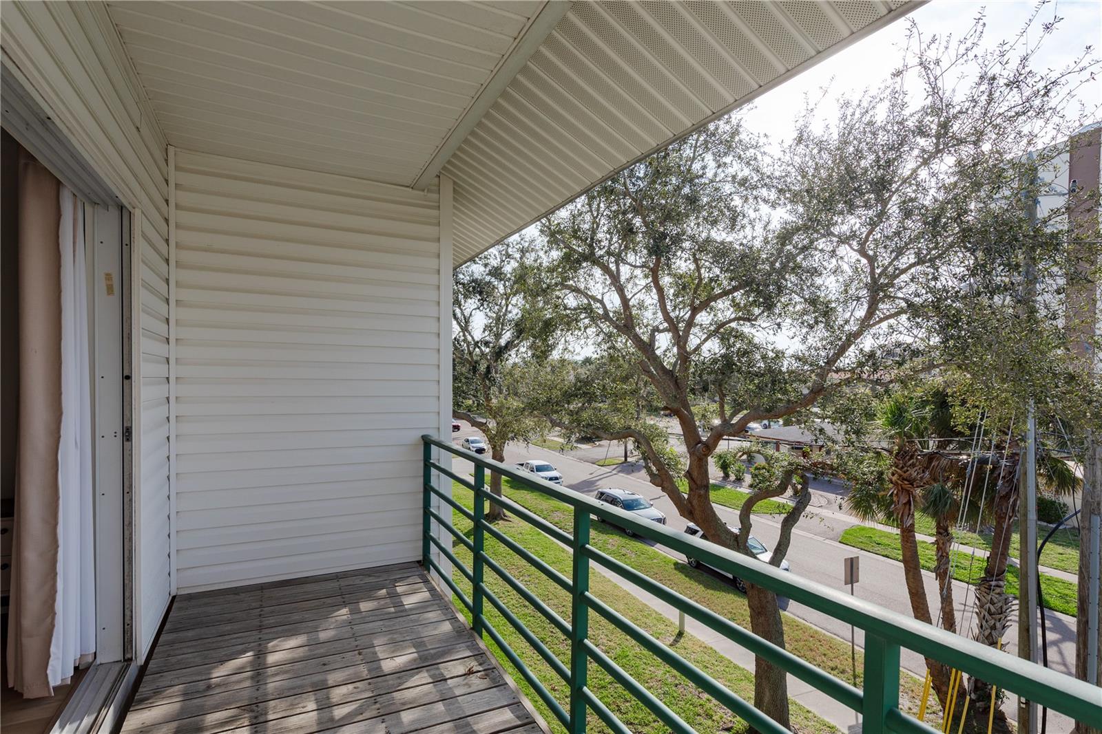 Image 35 of 56 For 320 Island Way 209