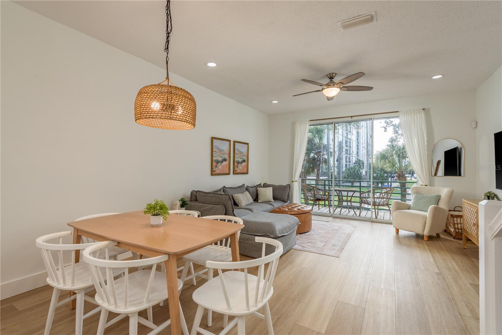 Image 9 of 56 For 320 Island Way 209