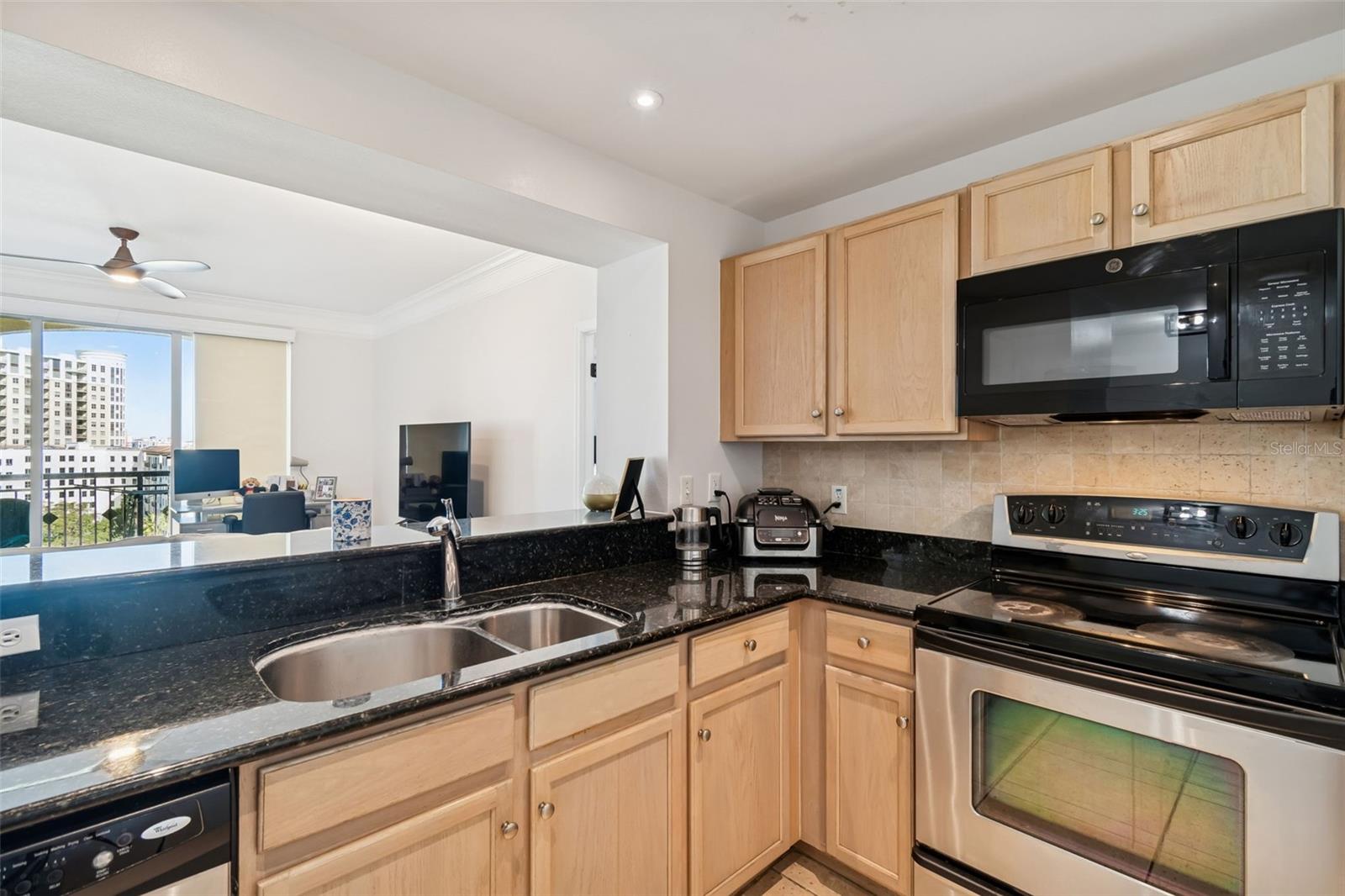 Image 18 of 69 For 345 Bayshore Boulevard 906