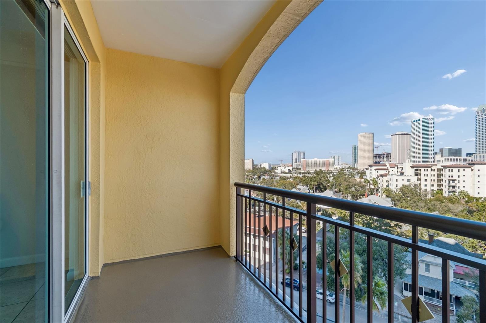 Image 40 of 69 For 345 Bayshore Boulevard 906