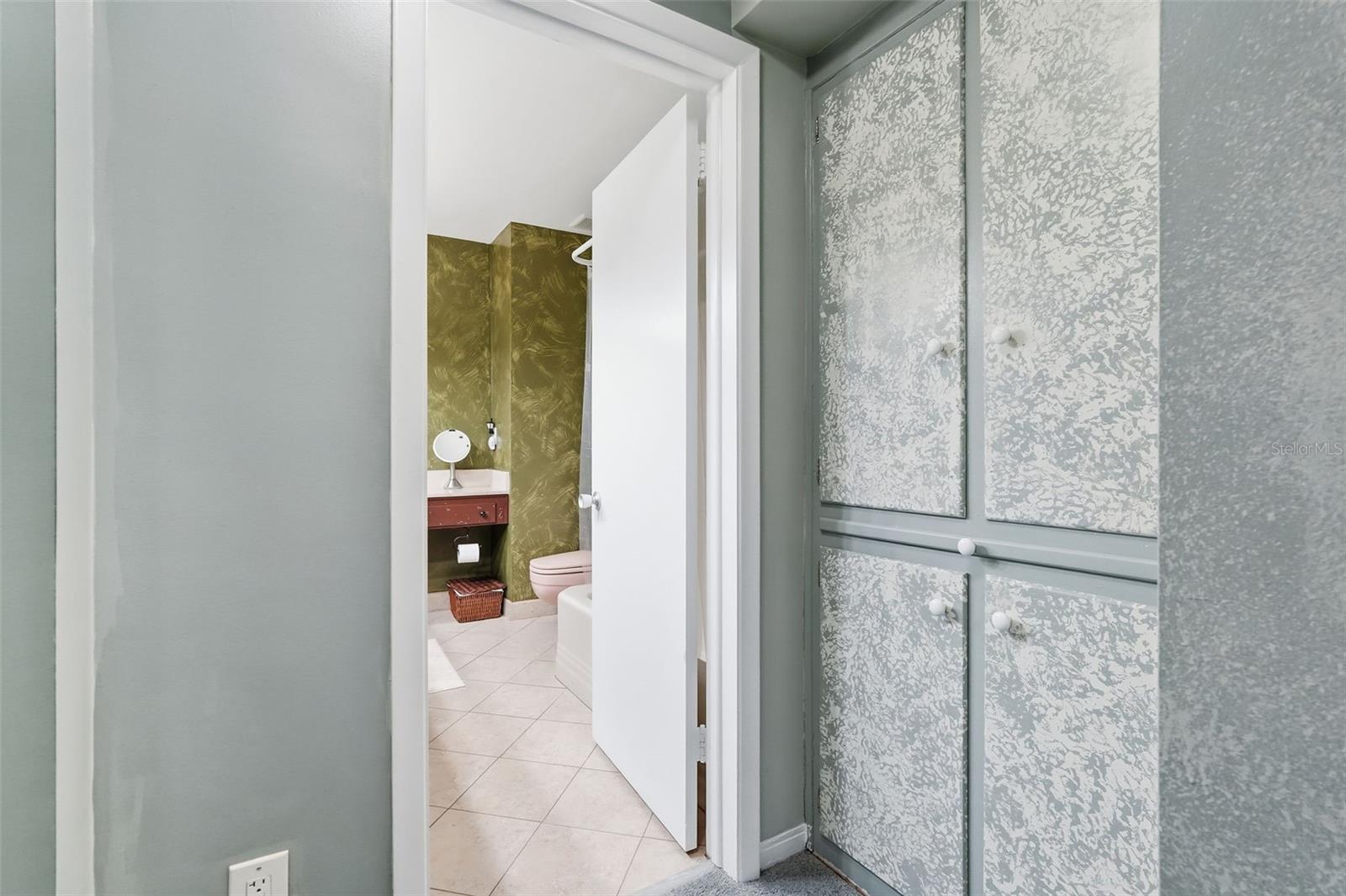 Image 22 of 37 For 1000 Shore Drive Ne 2