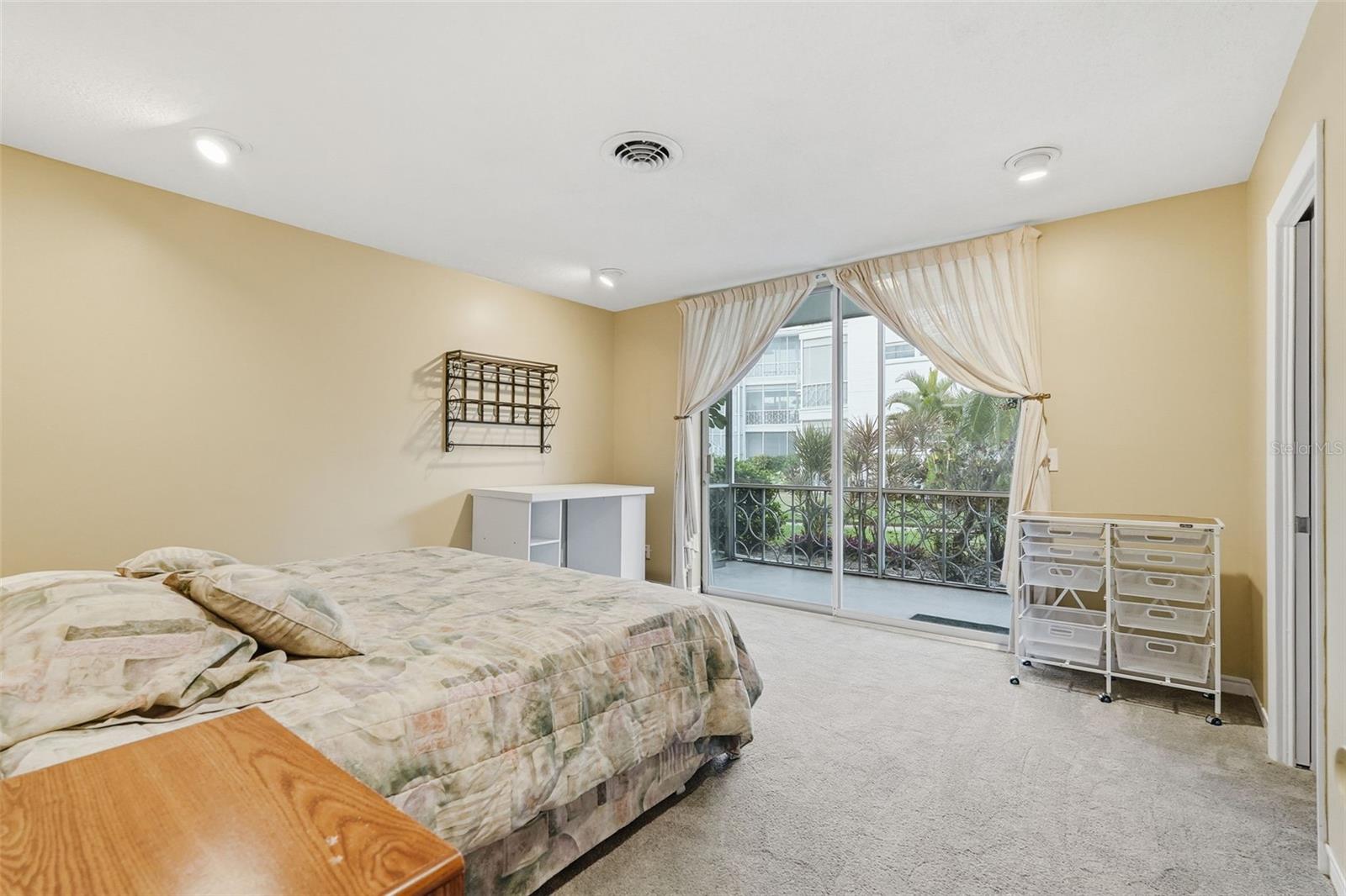 Image 26 of 37 For 1000 Shore Drive Ne 2