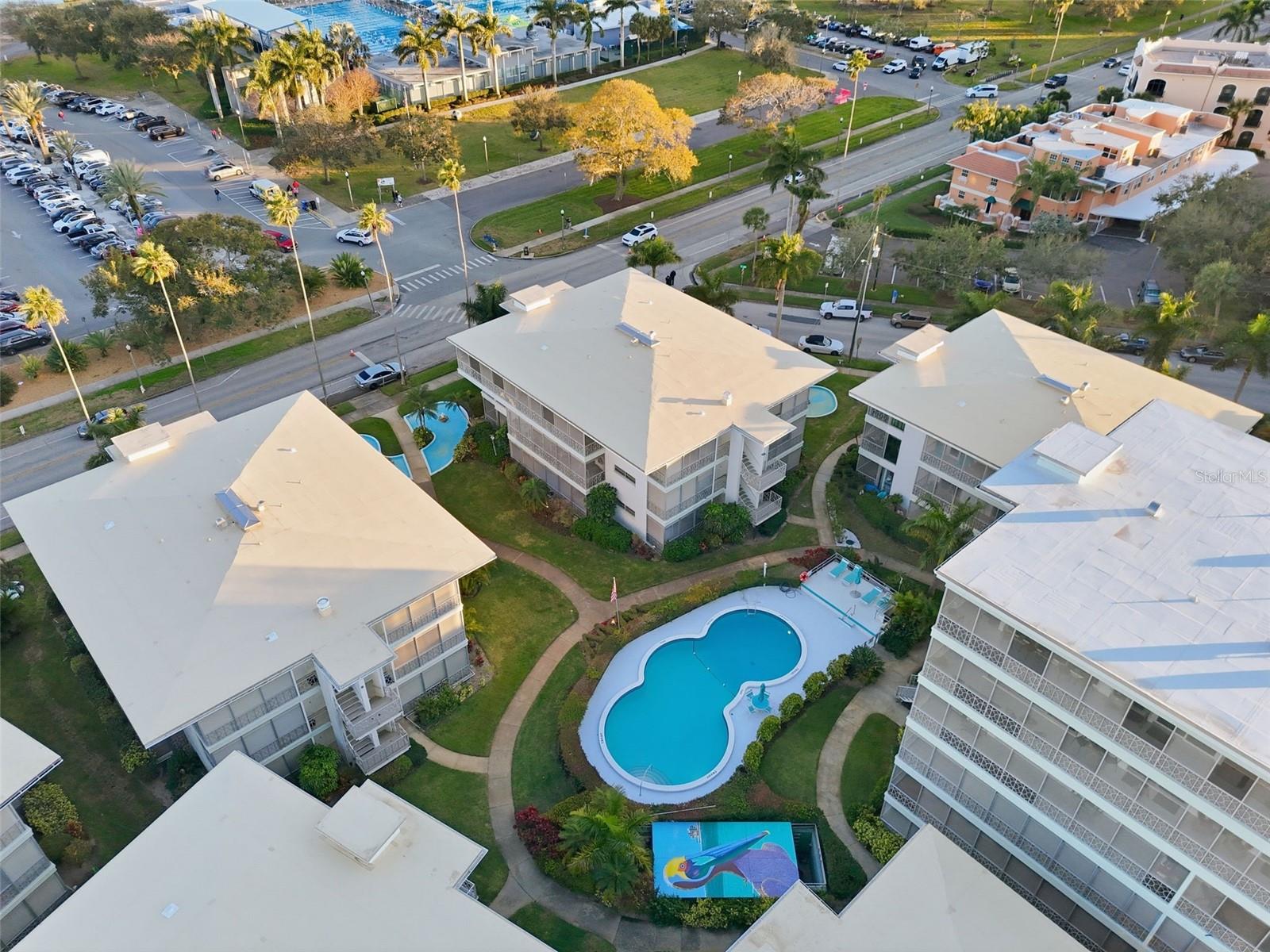 Image 5 of 37 For 1000 Shore Drive Ne 2