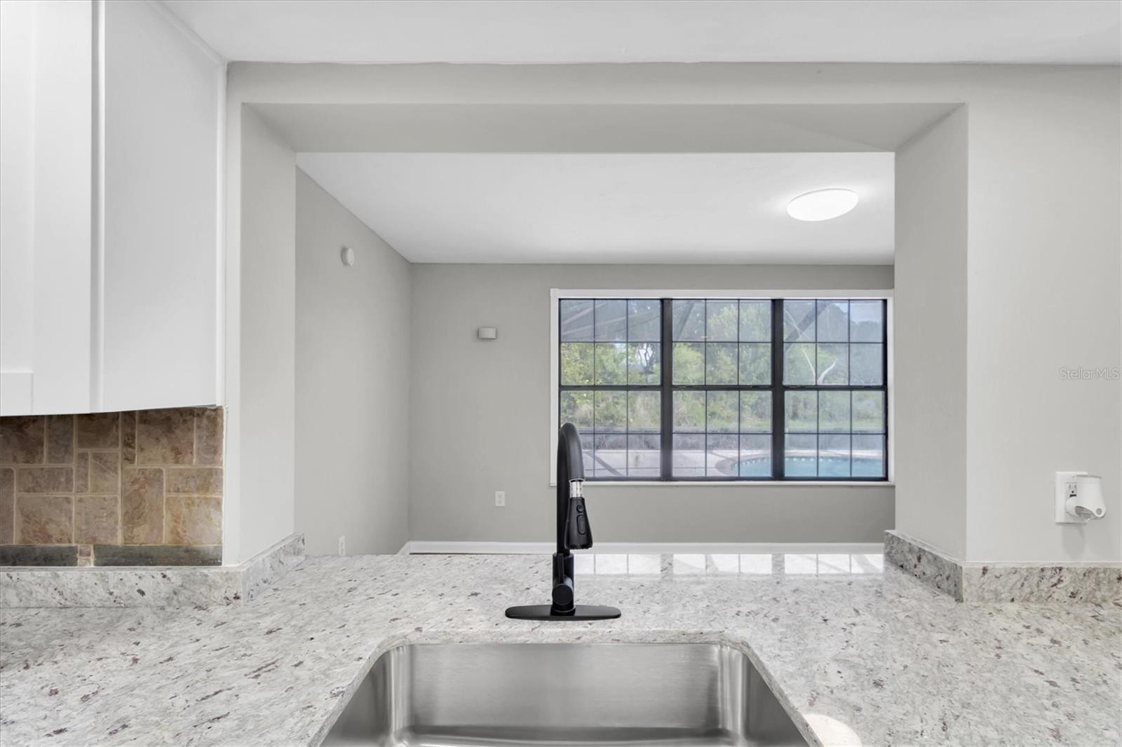 Image 11 of 51 For 271 Eastpoint Court