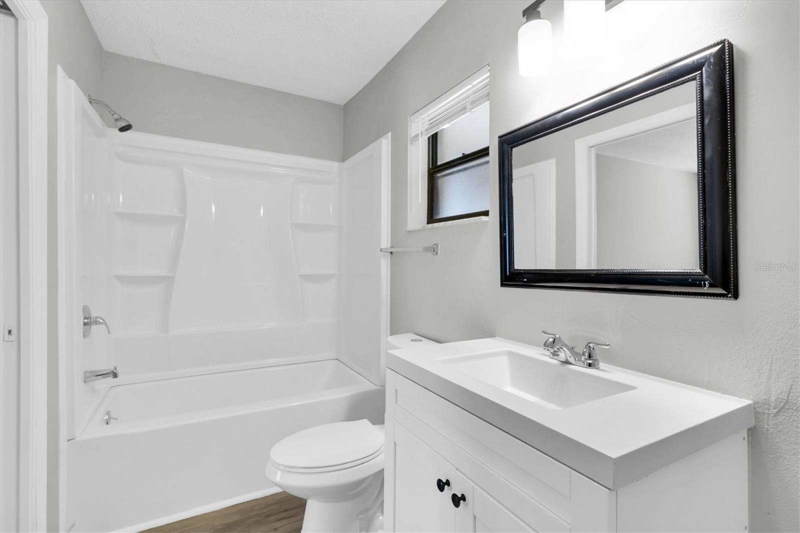 Image 15 of 51 For 271 Eastpoint Court