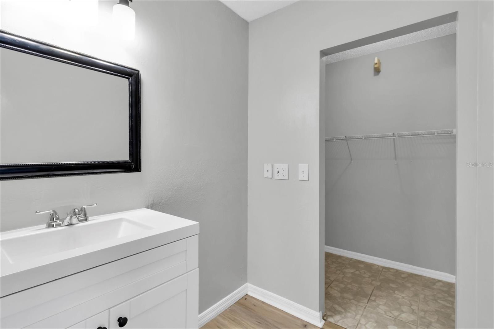 Image 16 of 51 For 271 Eastpoint Court