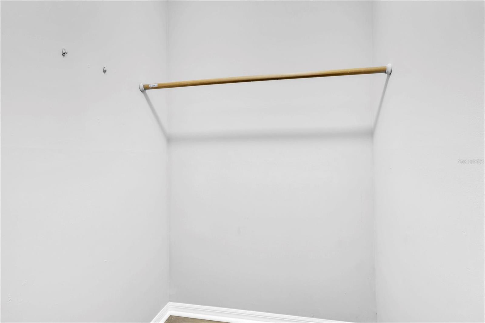 Image 17 of 51 For 271 Eastpoint Court