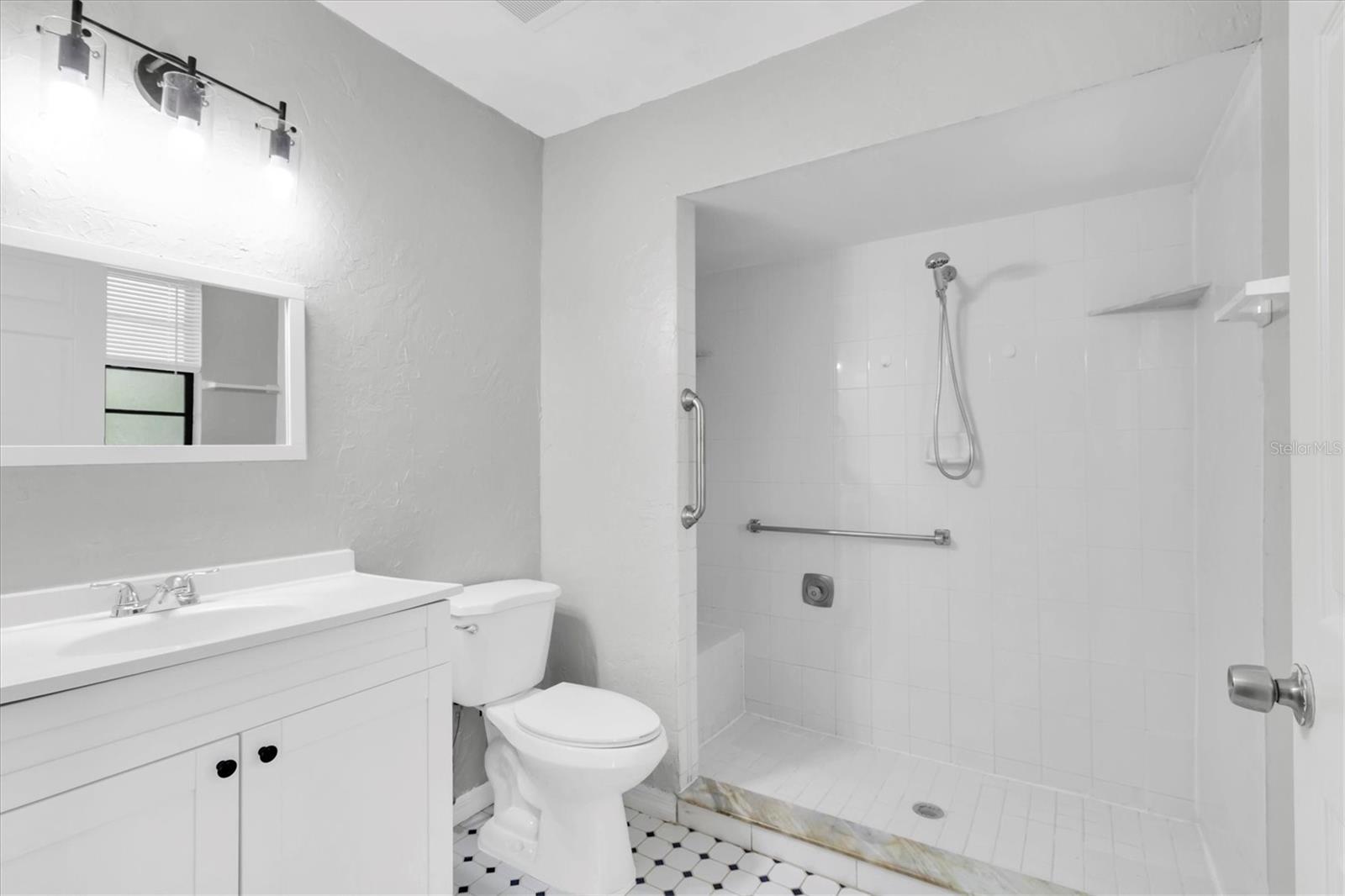 Image 20 of 51 For 271 Eastpoint Court