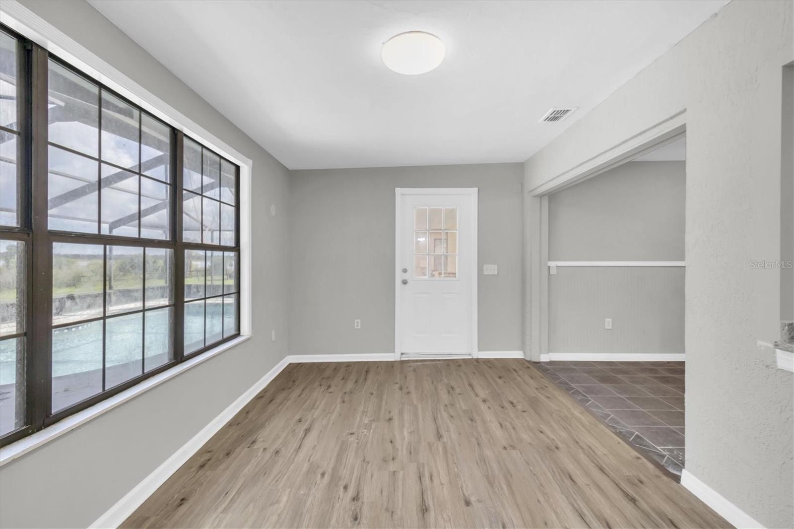 Image 22 of 51 For 271 Eastpoint Court