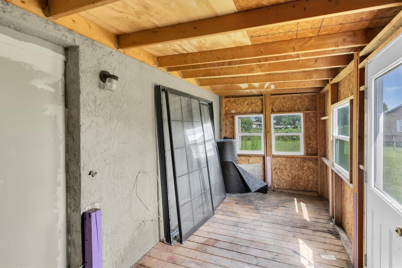 Image 27 of 51 For 271 Eastpoint Court