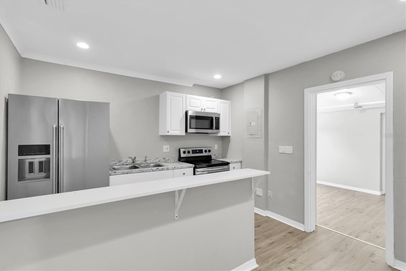 Image 32 of 51 For 271 Eastpoint Court