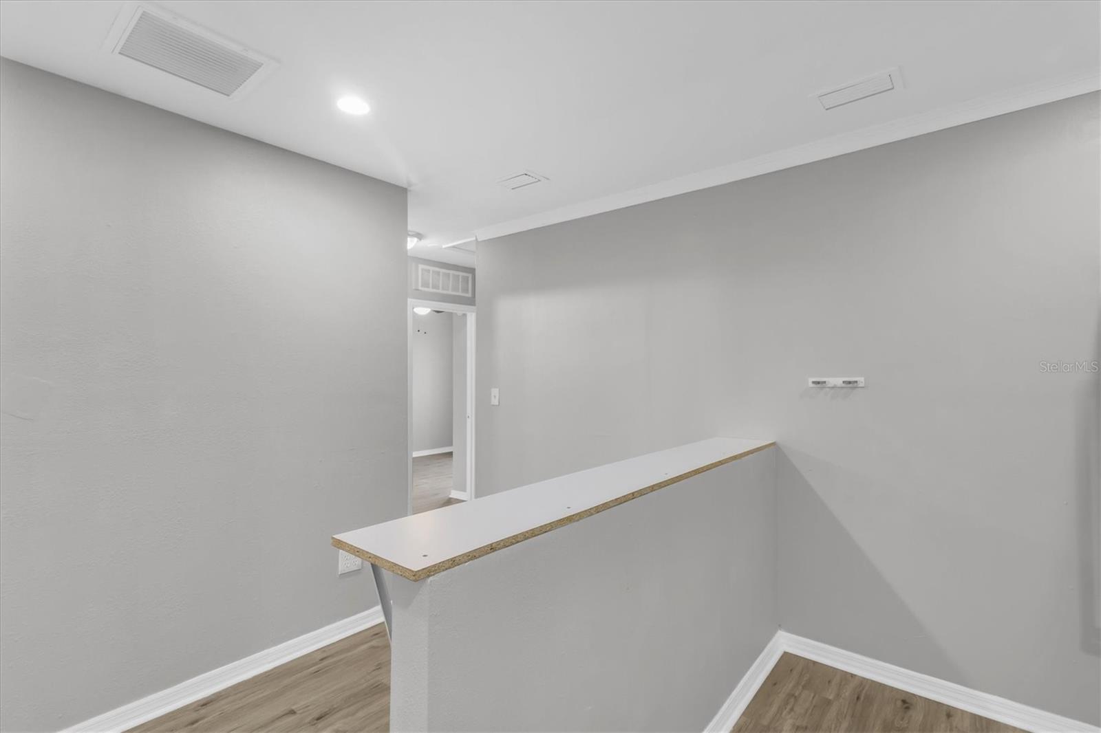 Image 33 of 51 For 271 Eastpoint Court