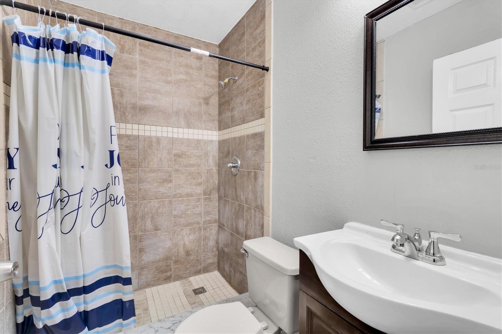 Image 34 of 51 For 271 Eastpoint Court