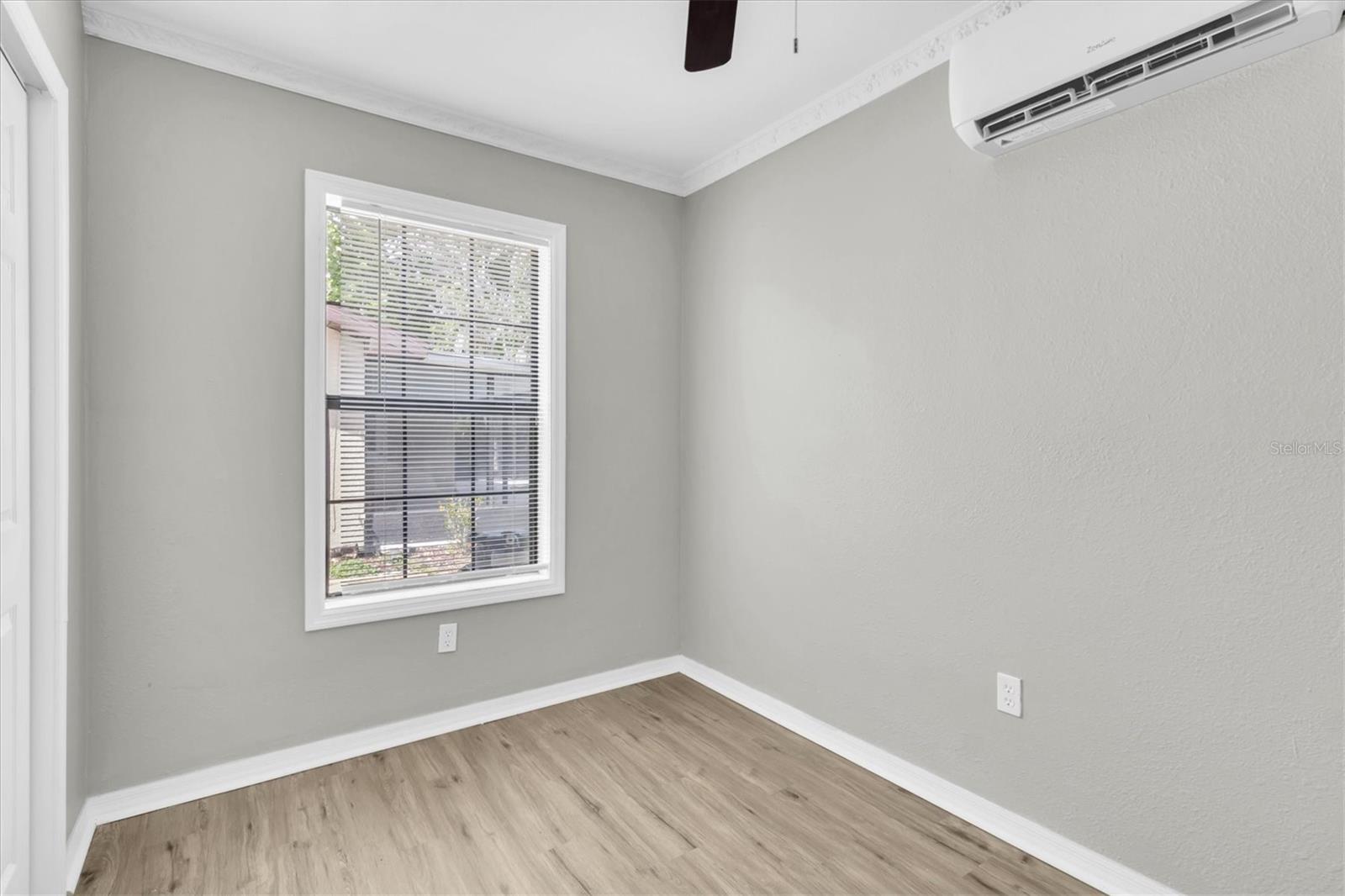 Image 35 of 51 For 271 Eastpoint Court