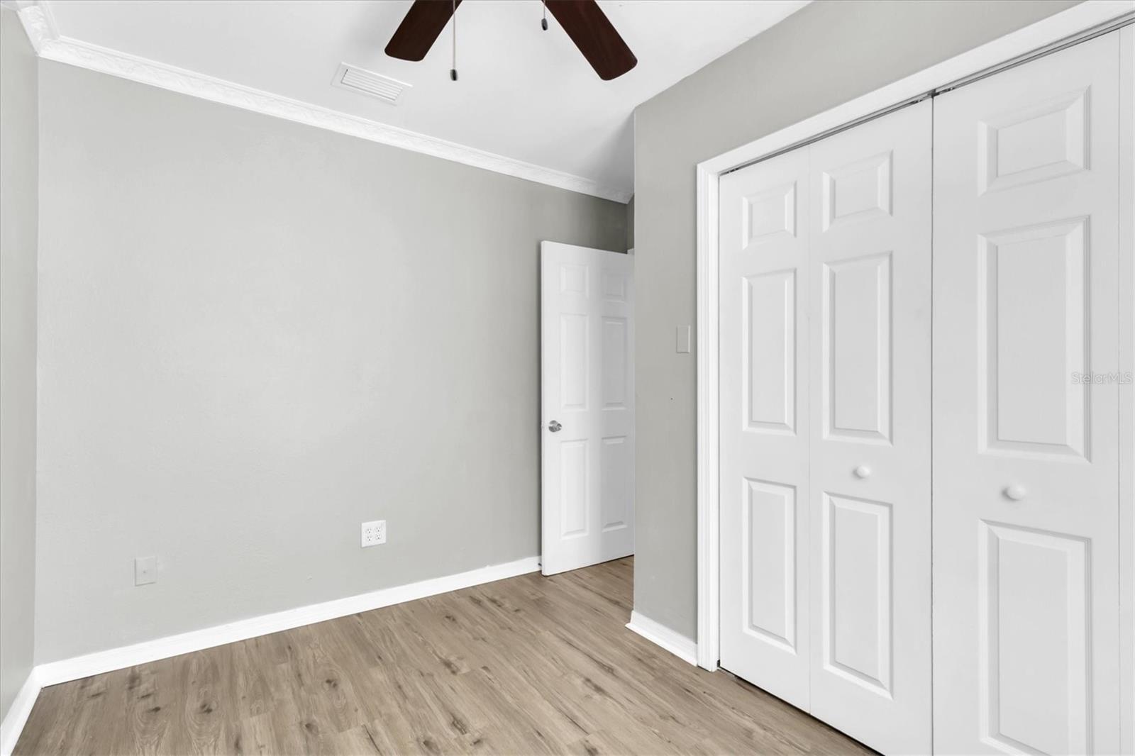 Image 36 of 51 For 271 Eastpoint Court