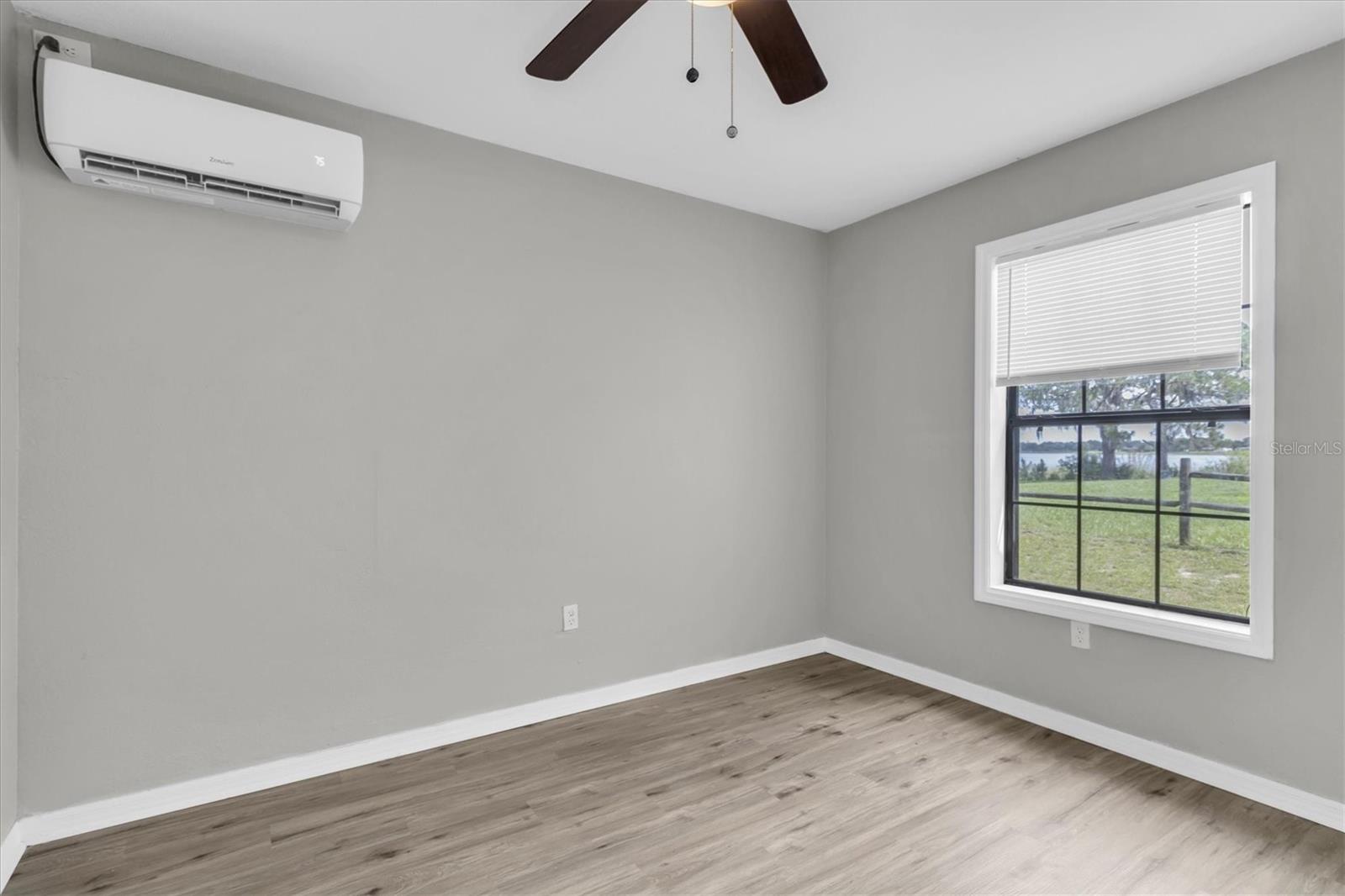 Image 37 of 51 For 271 Eastpoint Court