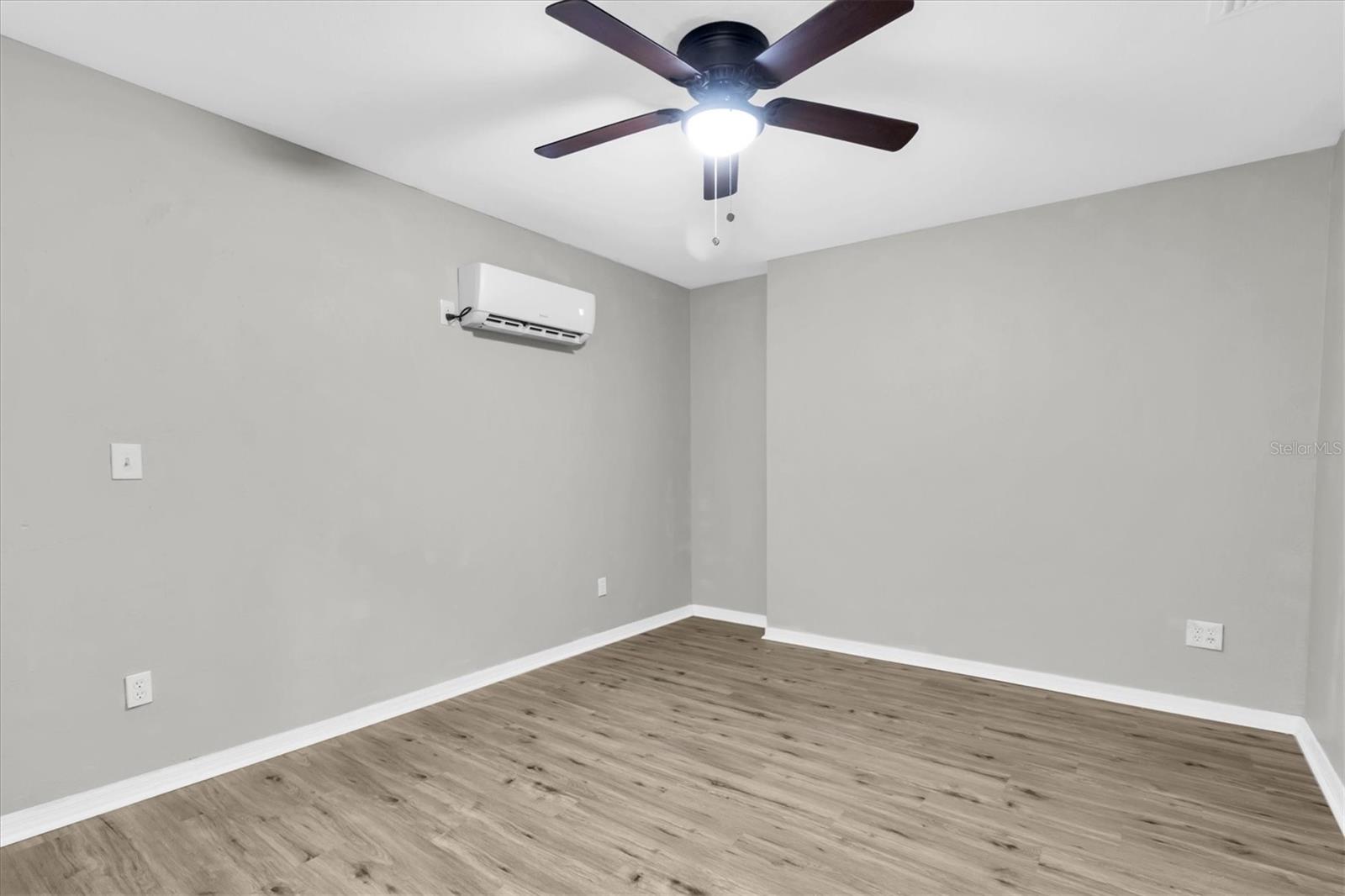 Image 39 of 51 For 271 Eastpoint Court