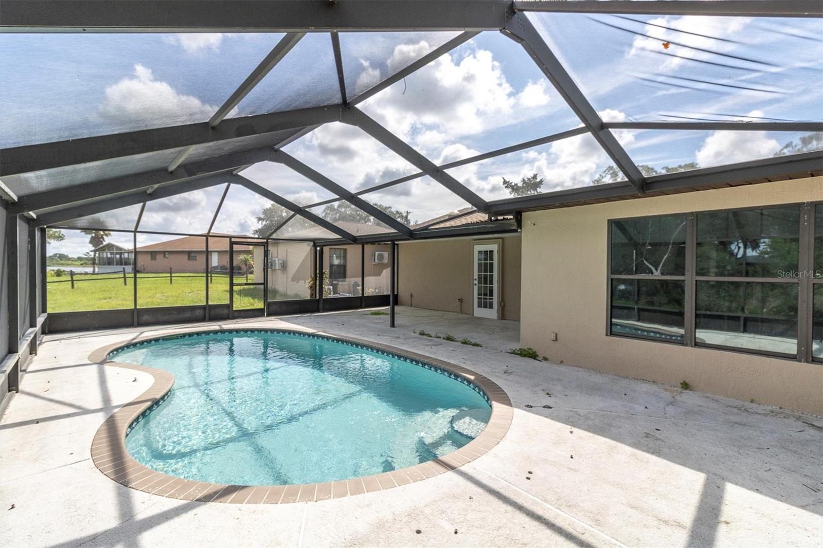 Image 42 of 51 For 271 Eastpoint Court