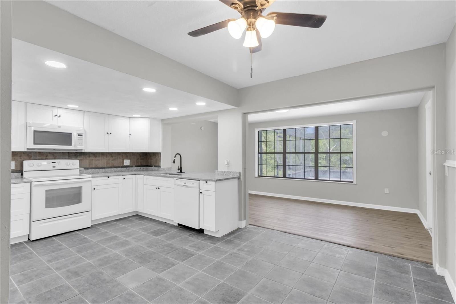 Image 7 of 51 For 271 Eastpoint Court