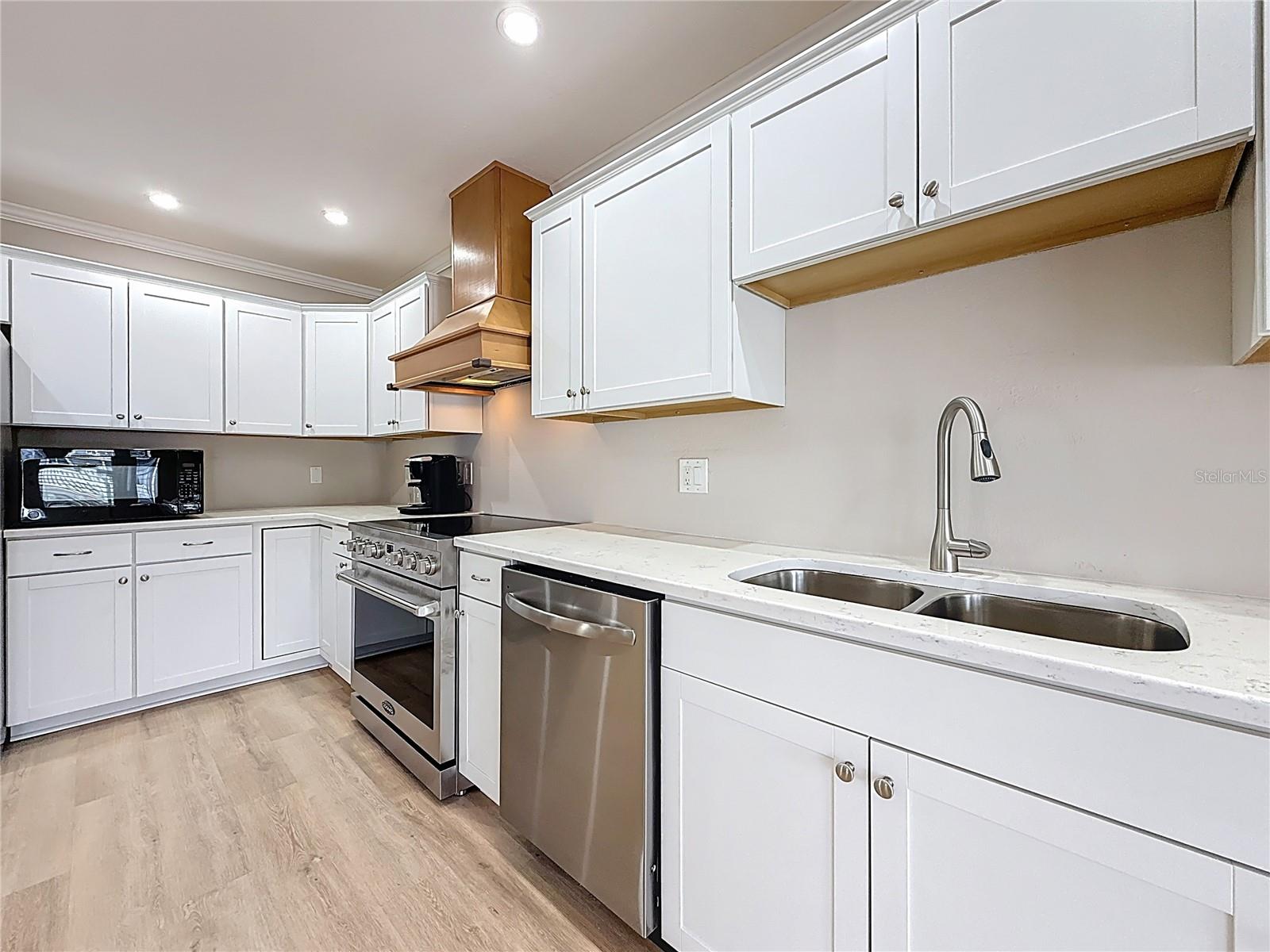 Image 11 of 46 For 6747 Cape Hatteras Way Ne 4