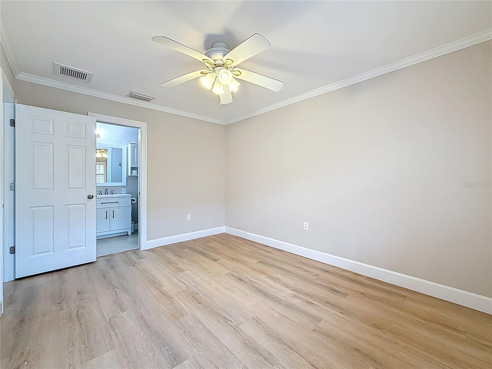 Image 17 of 46 For 6747 Cape Hatteras Way Ne 4