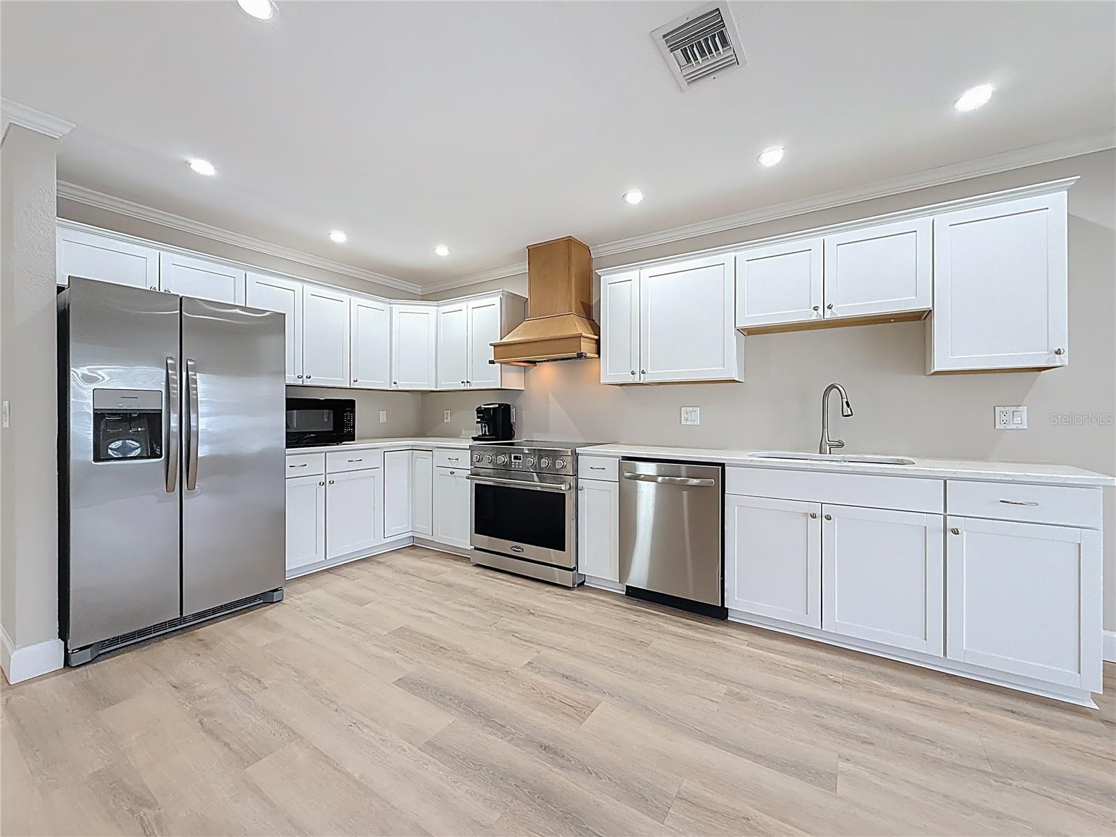 Image 9 of 46 For 6747 Cape Hatteras Way Ne 4