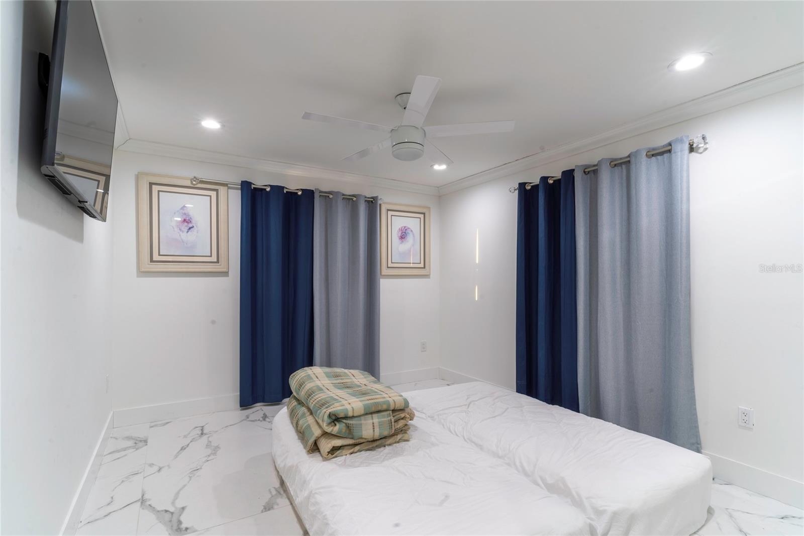 Image 13 of 24 For 320 Harbor Passage