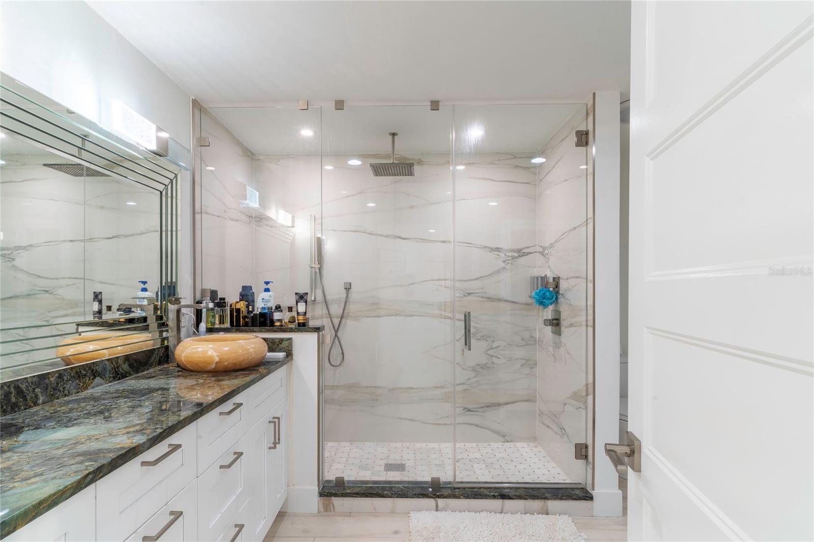 Image 17 of 24 For 320 Harbor Passage