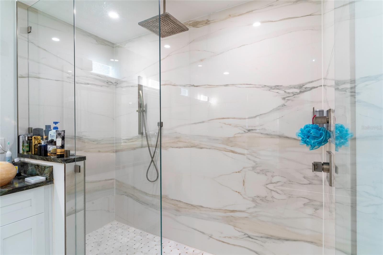 Image 18 of 24 For 320 Harbor Passage